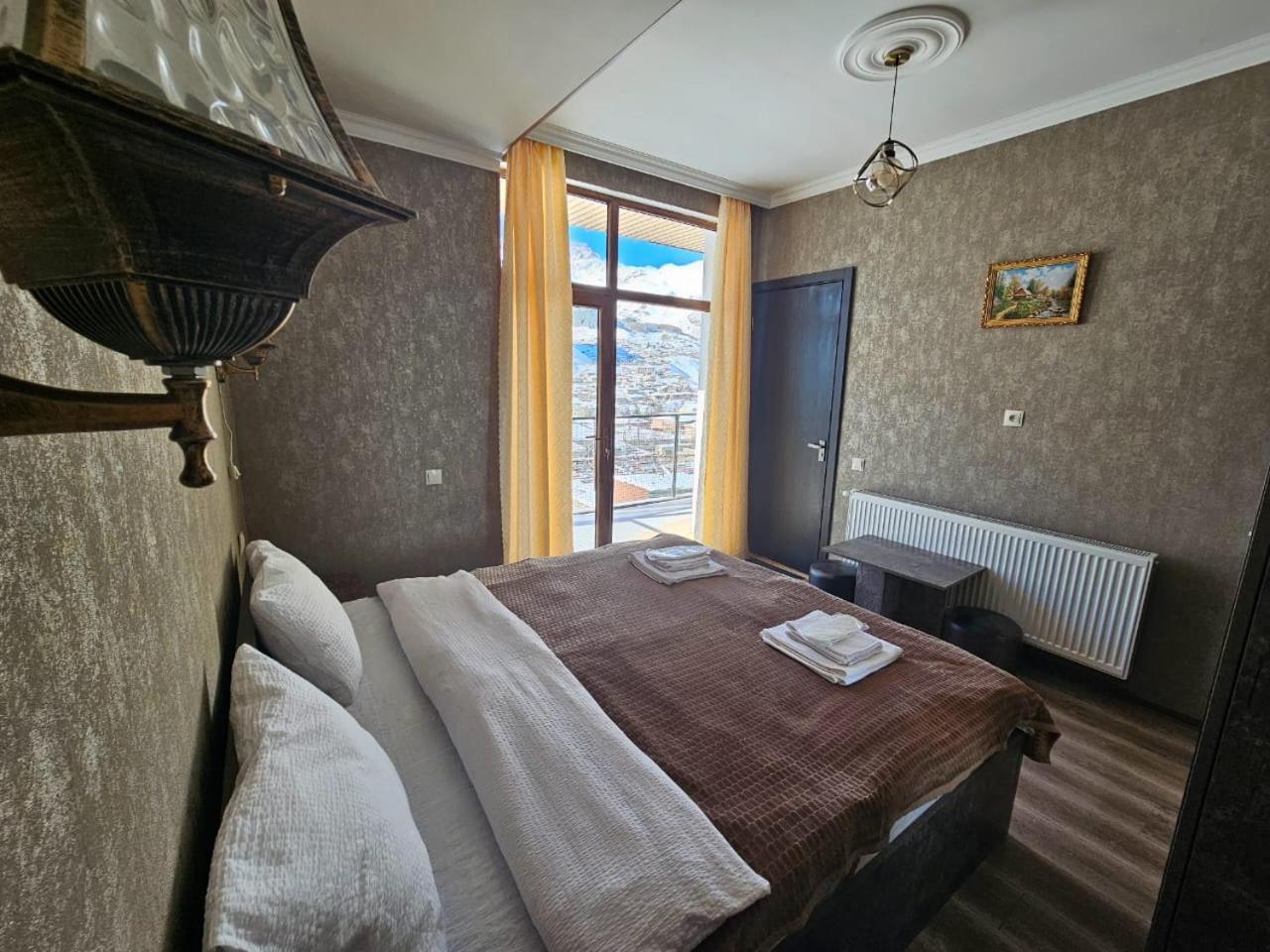 Discover Kazbegi Hotel Экстерьер фото